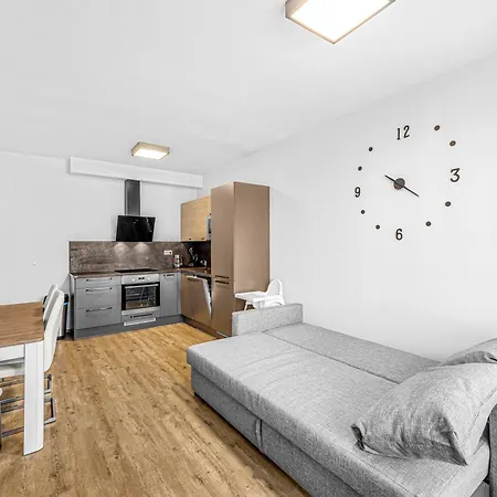 New Cozy Apartment, Free Parking! شقة براغ