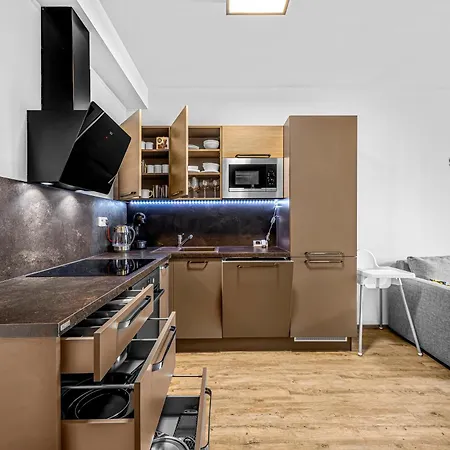 New Cozy Apartment, Free Parking! *