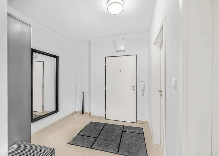 New Cozy Apartment, Free Parking!