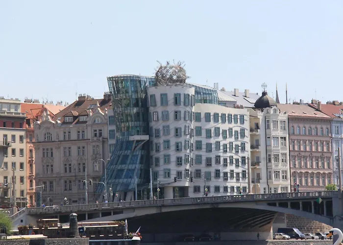 New Cozy Apartment, Free Parking!