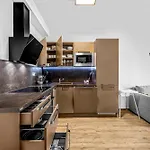 New Cozy Apartment, Free Parking! *