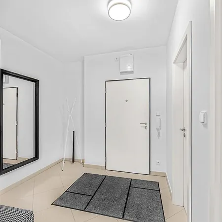 New Cozy Apartment, Free Parking!