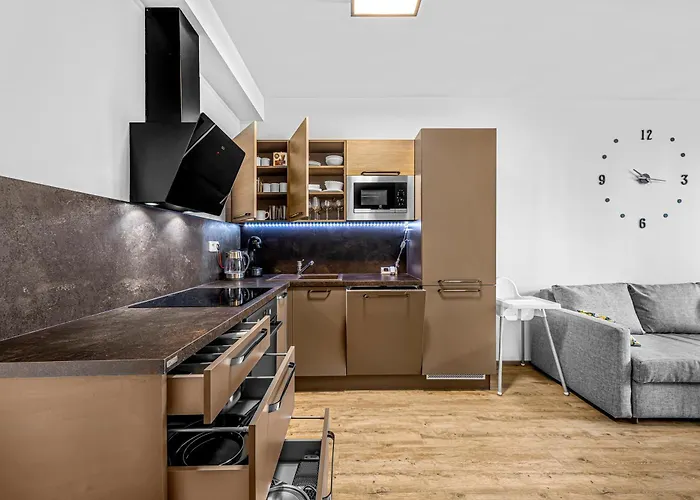 New Cozy Apartment, Free Parking! *
